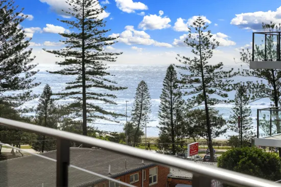 2062/2 The Esplanade, Burleigh Heads, Qld 4220