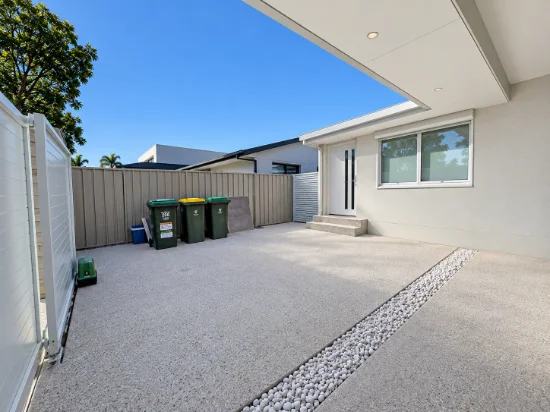 206A Sunshine Blvd, Mermaid Waters, Qld 4218