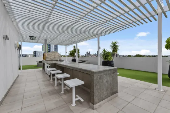208/283 Logan Road, Stones Corner, Qld 4120