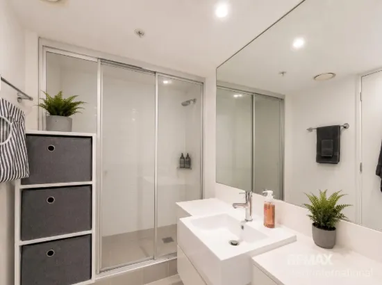 22708/5 Lawson Street, Southport, Qld 4215-Image