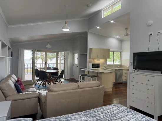 227A O'Shea Esplanade, Machans Beach, Qld 4878