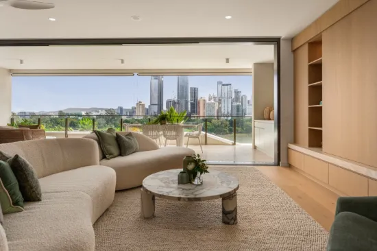 2402/8 River Terrace, Kangaroo Point, Qld 4169