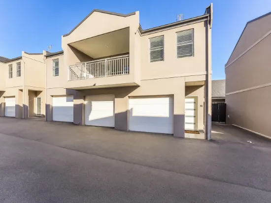 25/2 Wire Lane, Camden South, NSW 2570