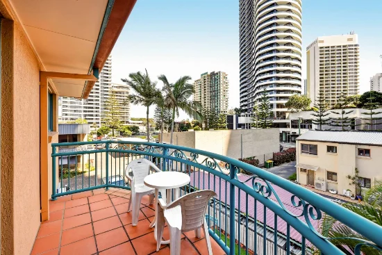 28/11-17 Philip Avenue, Broadbeach QLD 4218-Image