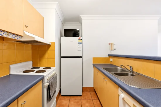 28/11-17 Philip Avenue, Broadbeach QLD 4218-Image