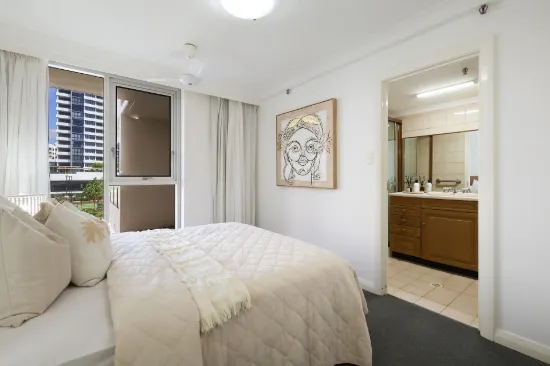 2E/1 Albert Avenue, Broadbeach, Qld 4218-Image