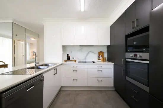2E/1 Albert Avenue, Broadbeach, Qld 4218-Image