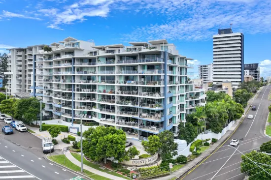 Spacious Coastal Retreat with Resort Facilities & Panoramic Views