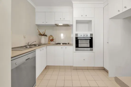 33/12 Whiting Street, Labrador, Qld 4215-Image