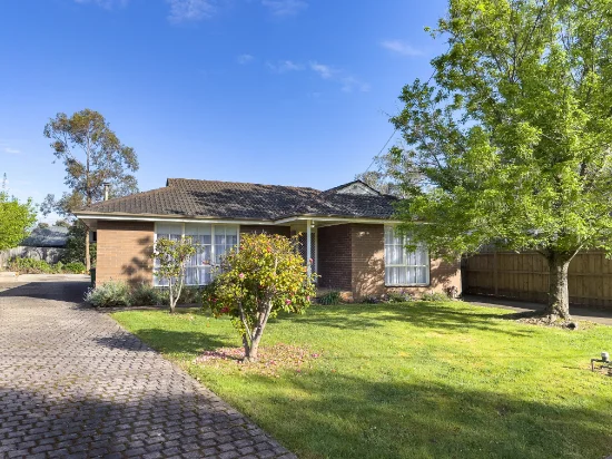 37 Zina Grove, Mooroolbark, Vic 3138