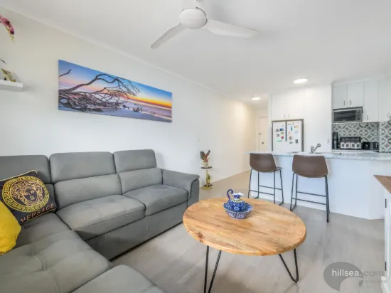 4/10-12 Bath Street, Labrador, Qld 4215