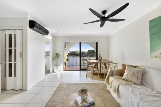 4/10 Aquila Court, Mermaid Waters, Qld 4218