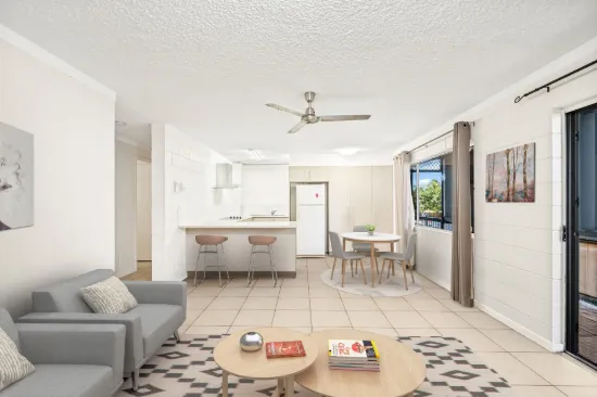 4/12 The Avenue, Hermit Park, Qld 4812