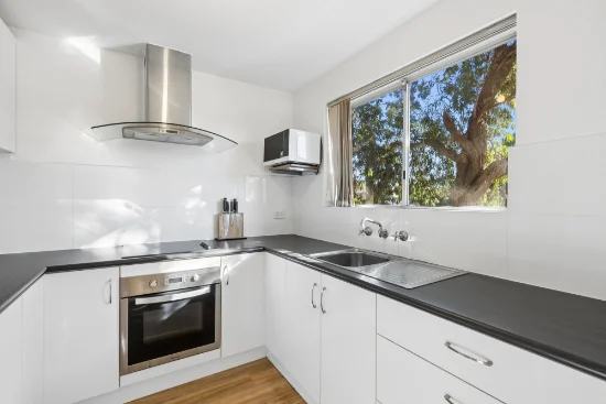 4/123 Brighton Road, Scarborough WA 6019-Image