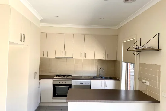 4/18 Gladstone Parade, Glenroy, Vic 3046
