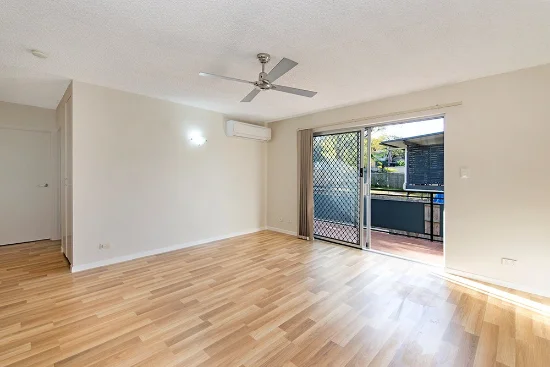 4/2 Honeysuckle Street, Mansfield, Qld 4122