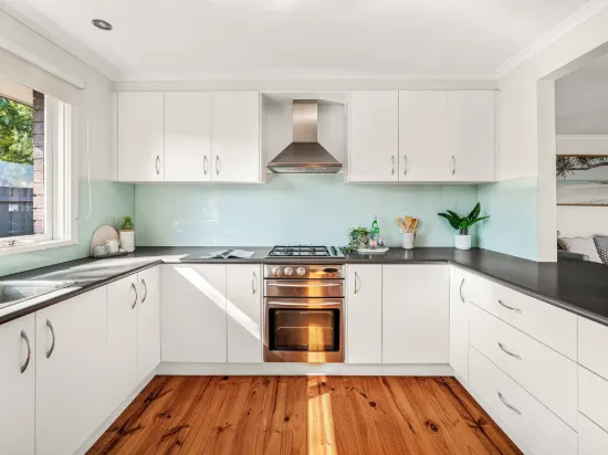 4/3 Crewe Road, Hughesdale, Vic 3166
