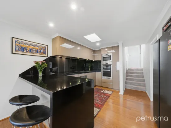4/32 Pearl Place, Blackmans Bay, Tas 7052