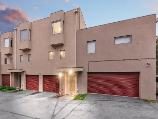 4/4 Hopetoun Green, Caroline Springs, Vic 3023