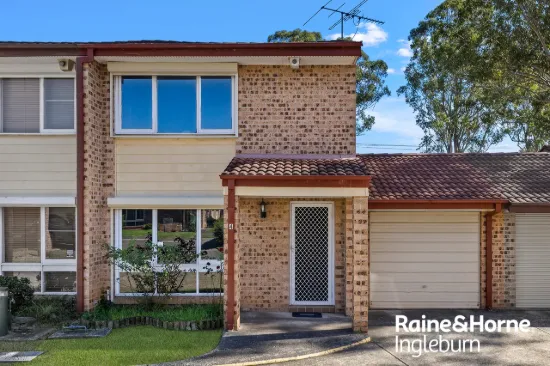 Stylish Townhouse in the Heart of Growing Minto