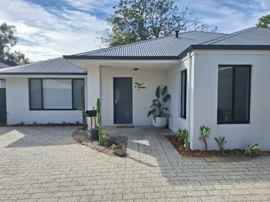 4/7 James Avenue, Hazelmere, WA 6055