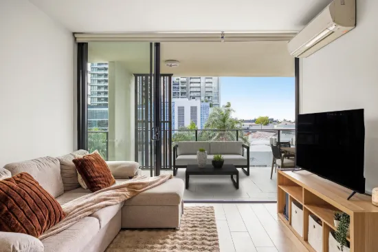 403/21 Nile Street, Woolloongabba, Qld 4102