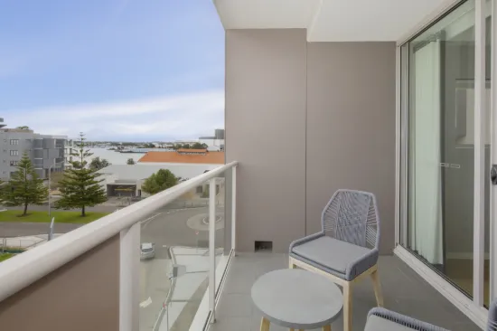 410/14 Honeysuckle Drive, Newcastle, NSW 2300