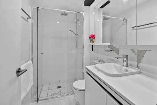 43/18 Chelsea Avenue, Broadbeach QLD 4218-Image