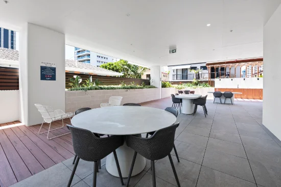 43/18 Chelsea Avenue, Broadbeach QLD 4218-Image