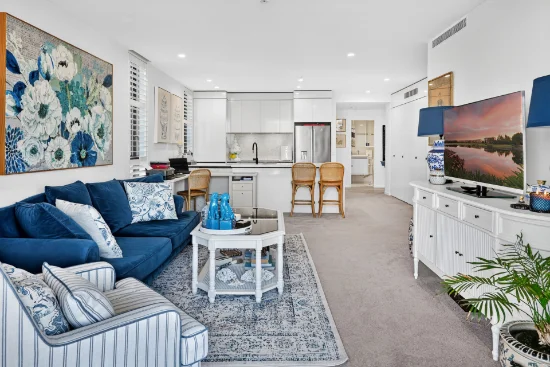 43/18 Chelsea Avenue, Broadbeach QLD 4218-Image