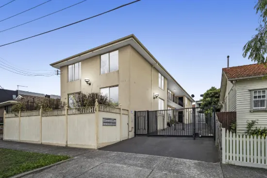 5/4 Irvine Crescent, Brunswick West, Vic 3055
