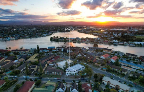 5/8 Duet Drive, Mermaid Waters, Qld 4218