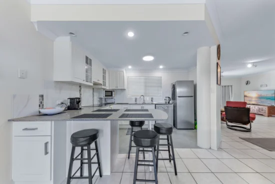 6/24 Pandanus Drive, Cannonvale, Qld 4802