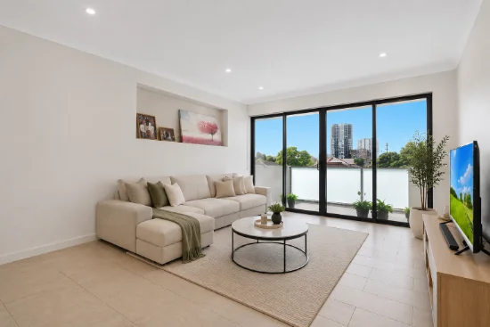8/104-106 Bridge Road, Westmead, NSW 2145 - Sold