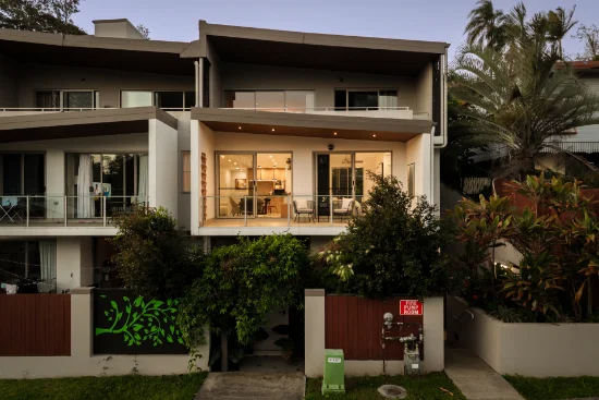 8/15 Roseglen Street, Greenslopes, Qld 4120