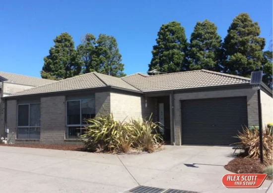 8/6-16 Diston Court, Pakenham, Vic 3810 - For Rent