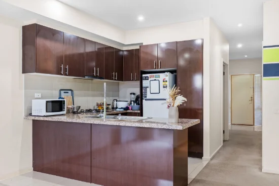 8/62 Andrew Street, Melton South, Vic 3338