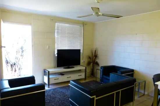 Unit 1/11 Ballantine St, Clinton, Qld 4680