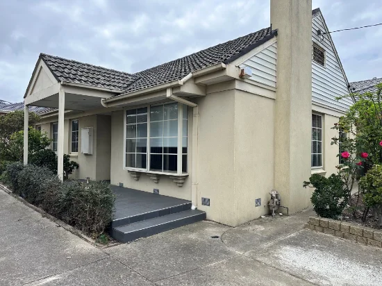 Unit 1 / 1855 Dandenong Road, Oakleigh East, Vic 3166