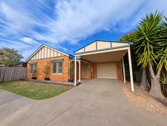 UNIT 2/25 Helmer Crescent, Thomson, Vic 3219