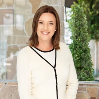 Tracee  Stuart - Real Estate Agent