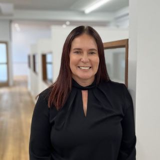 Lisa Hawkins - Real Estate Agent