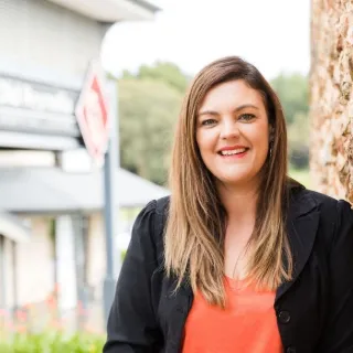 Natalie Jones - Real Estate Agent