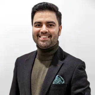 Akshay Kapoor - Real Estate Agent