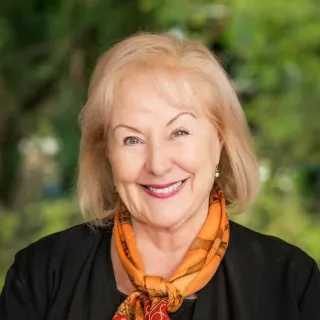 Glynis  Austin - Real Estate Agent
