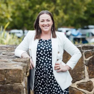 Emilly Simmonds - Real Estate Agent
