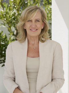 Amanda Wray - Real Estate Agent