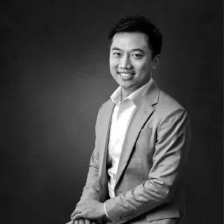 Theo (Ming Chau)  Law - Real Estate Agent
