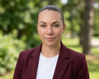 Lucie Dean - Real Estate Agent