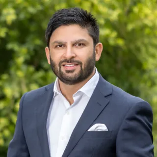 Vanny Bains - Real Estate Agent